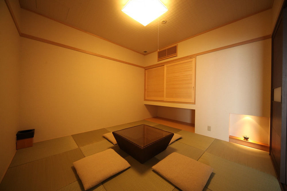 Amane Resort Seikai Beppu Exterior foto A traditional Japanese room with a kotatsu